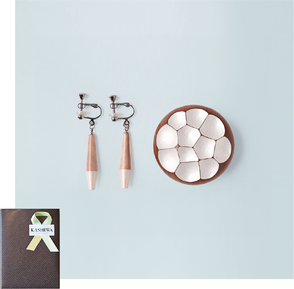 〈Tonerico works〉ブローチ 7,480円 イヤリング 7,260円