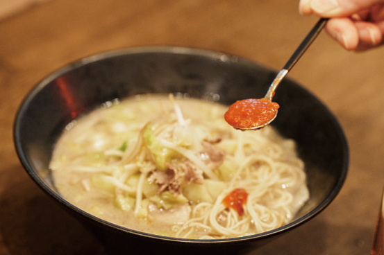 好みで辛味噌やニンニクを入れて味変