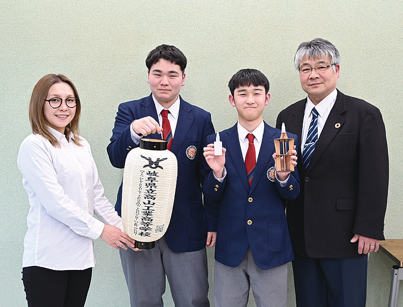 左から〈BOLS〉奥田佳世さん、〈高山工業高等学校〉平野晃誠さん、清水統至さん、門前先生
