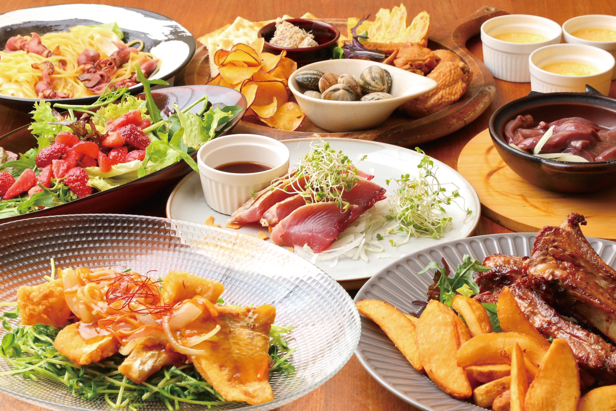 旬の食材を味わえるコース料理（要予約）。 
