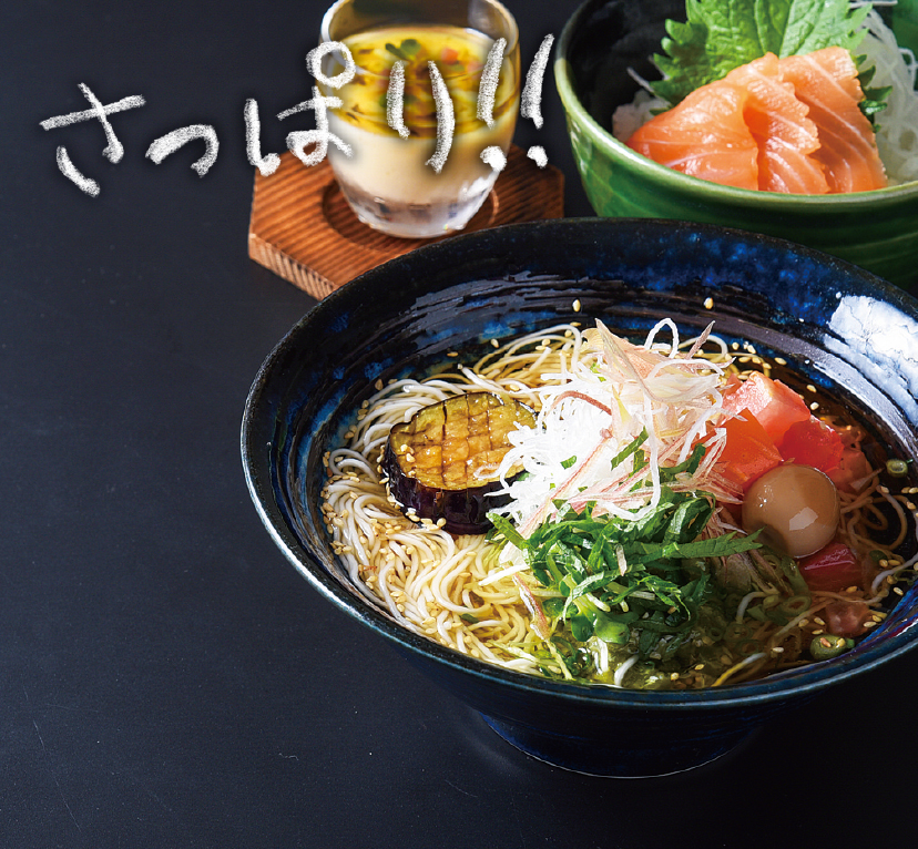 さっぱり!!夏野菜たっぷりサラダ仕立てのお出汁が絶品の素麺とミニサーモン丼
