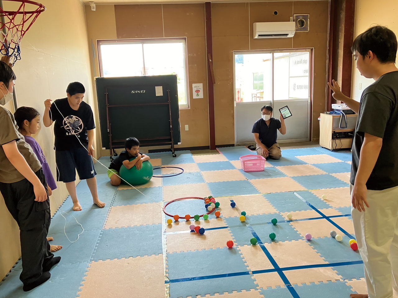 屋内活動。