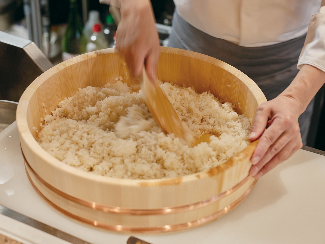 シャリを切っている写真