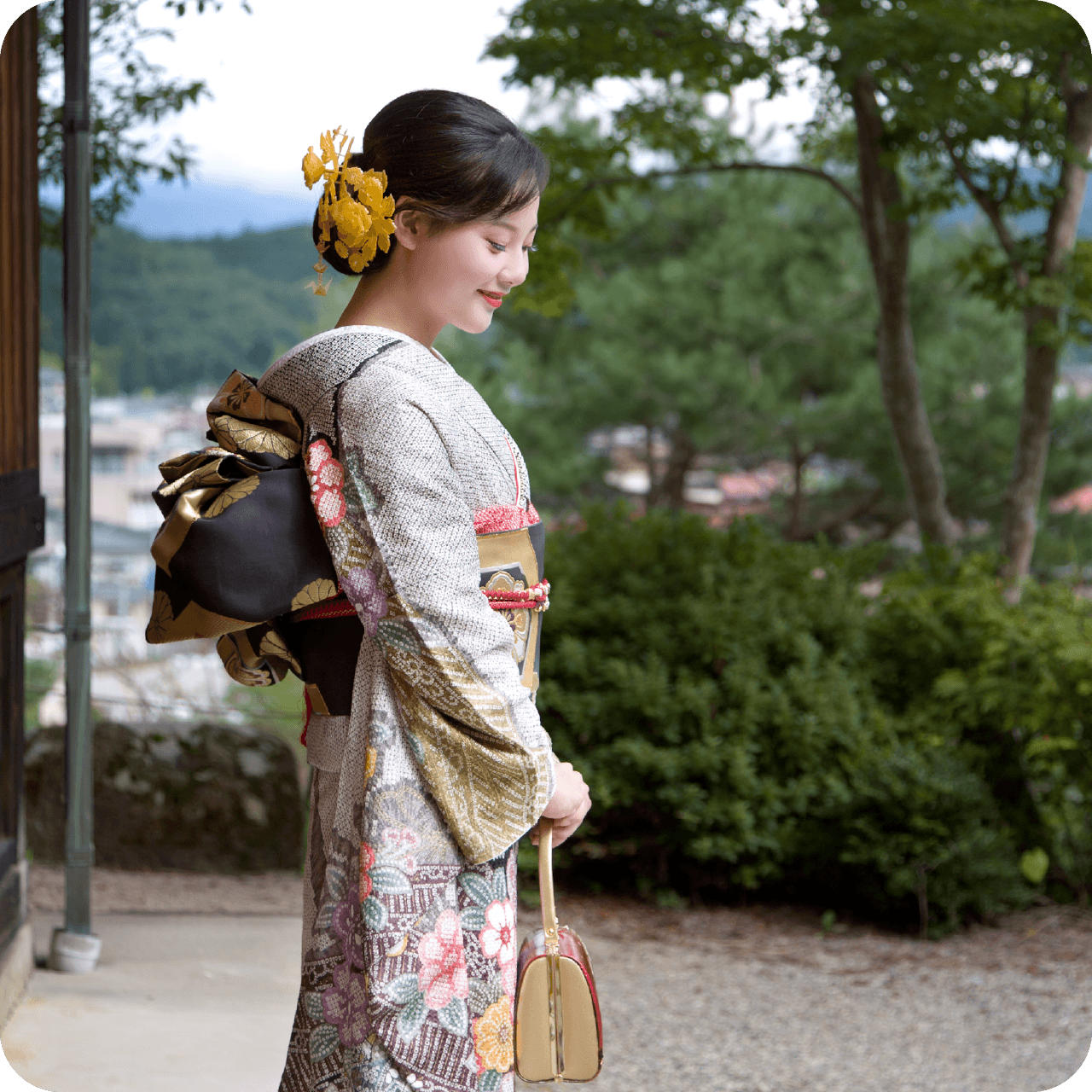 エム・デュー 「ママ振り」。メリハリを効かせてモダンな印象に。