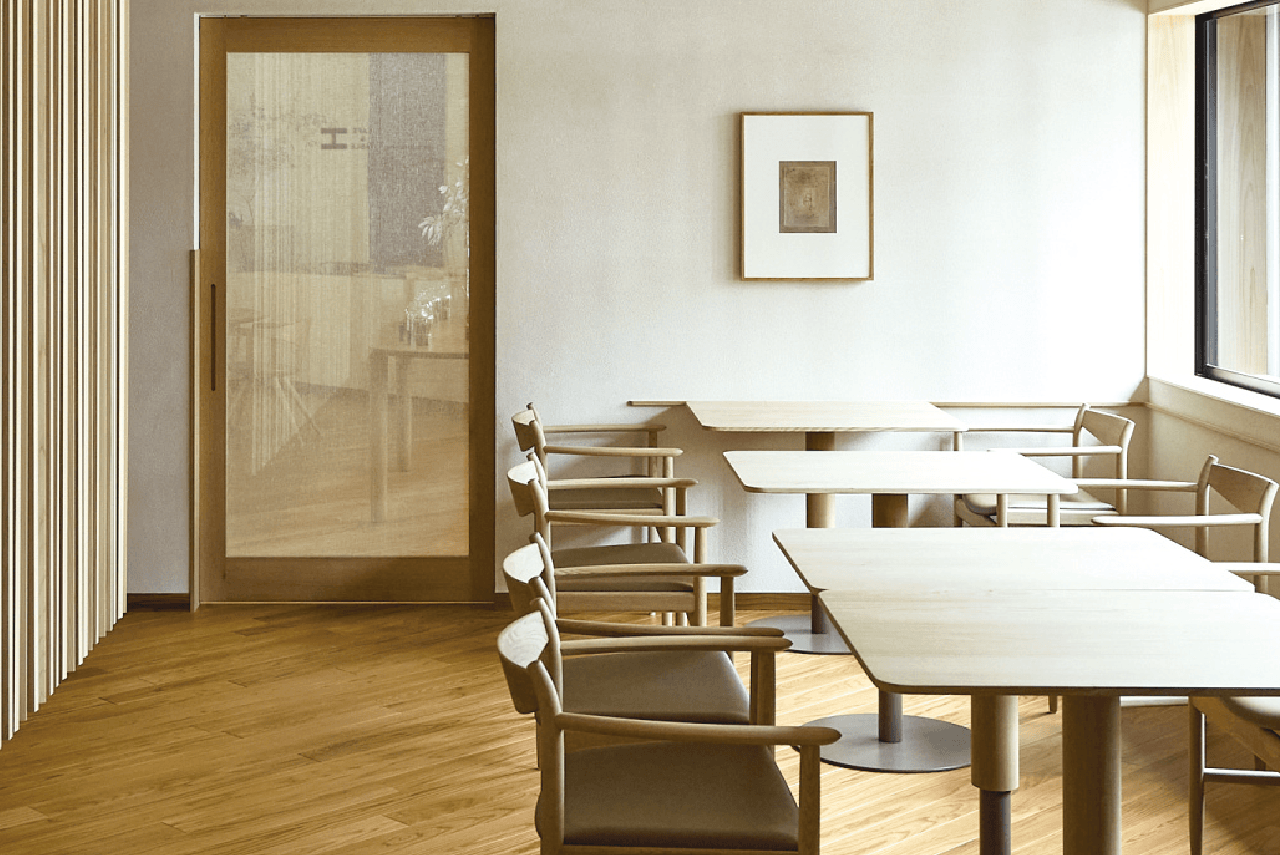 家具メーカー〈飛驒産業〉の直営店。