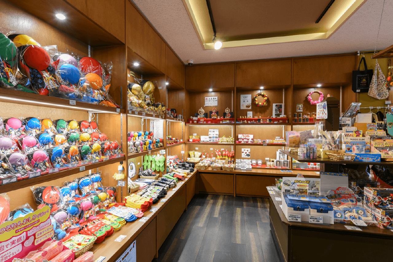 おみやげのヤマカワ 招猫店　店内
