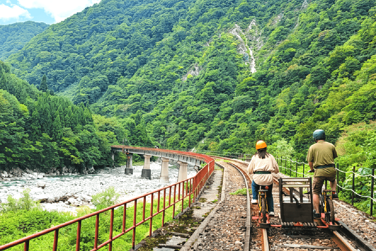 ガッタンゴー　自然の中　渓谷コース