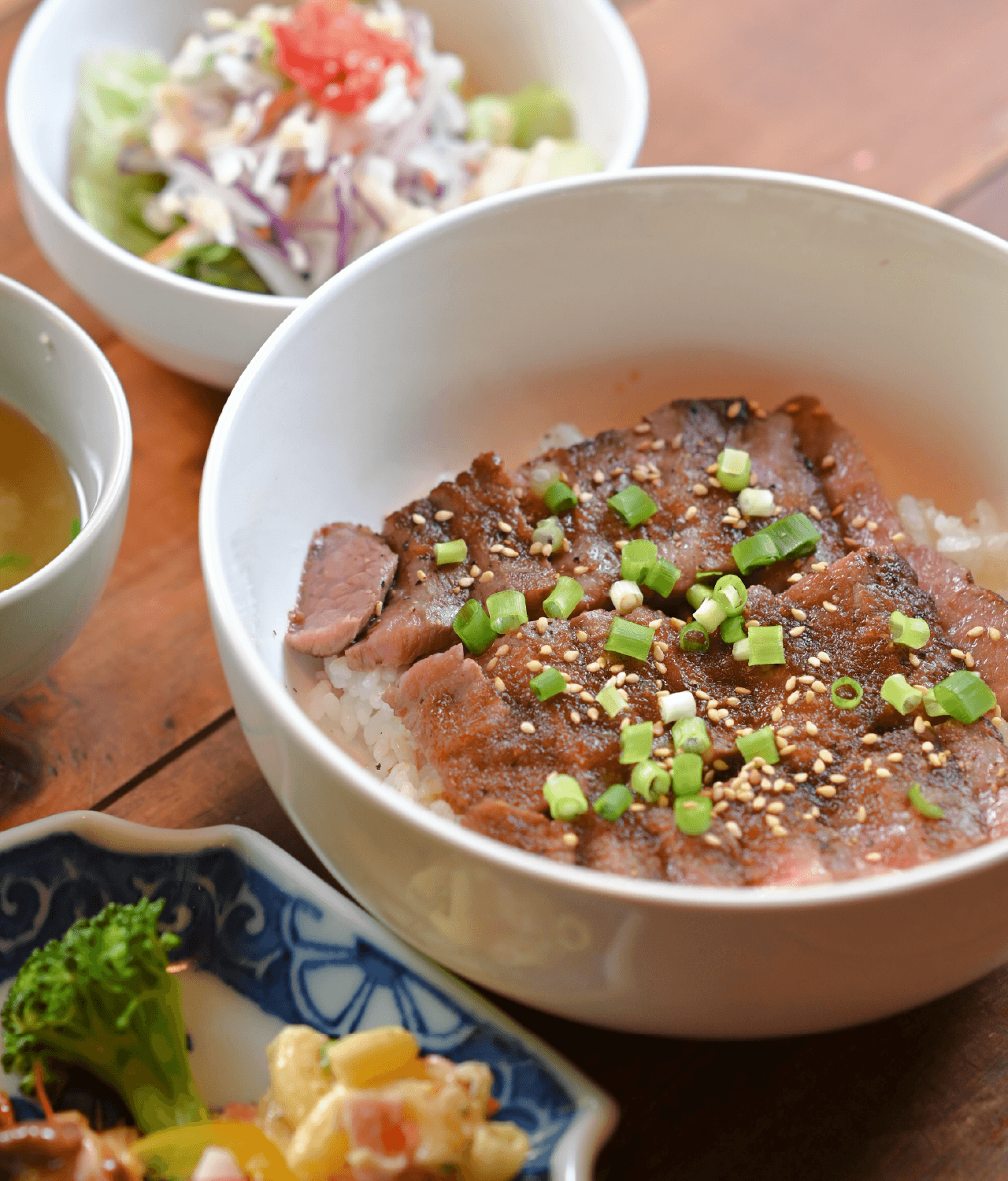 食堂カフェ よつば　飛騨牛ステーキ丼
