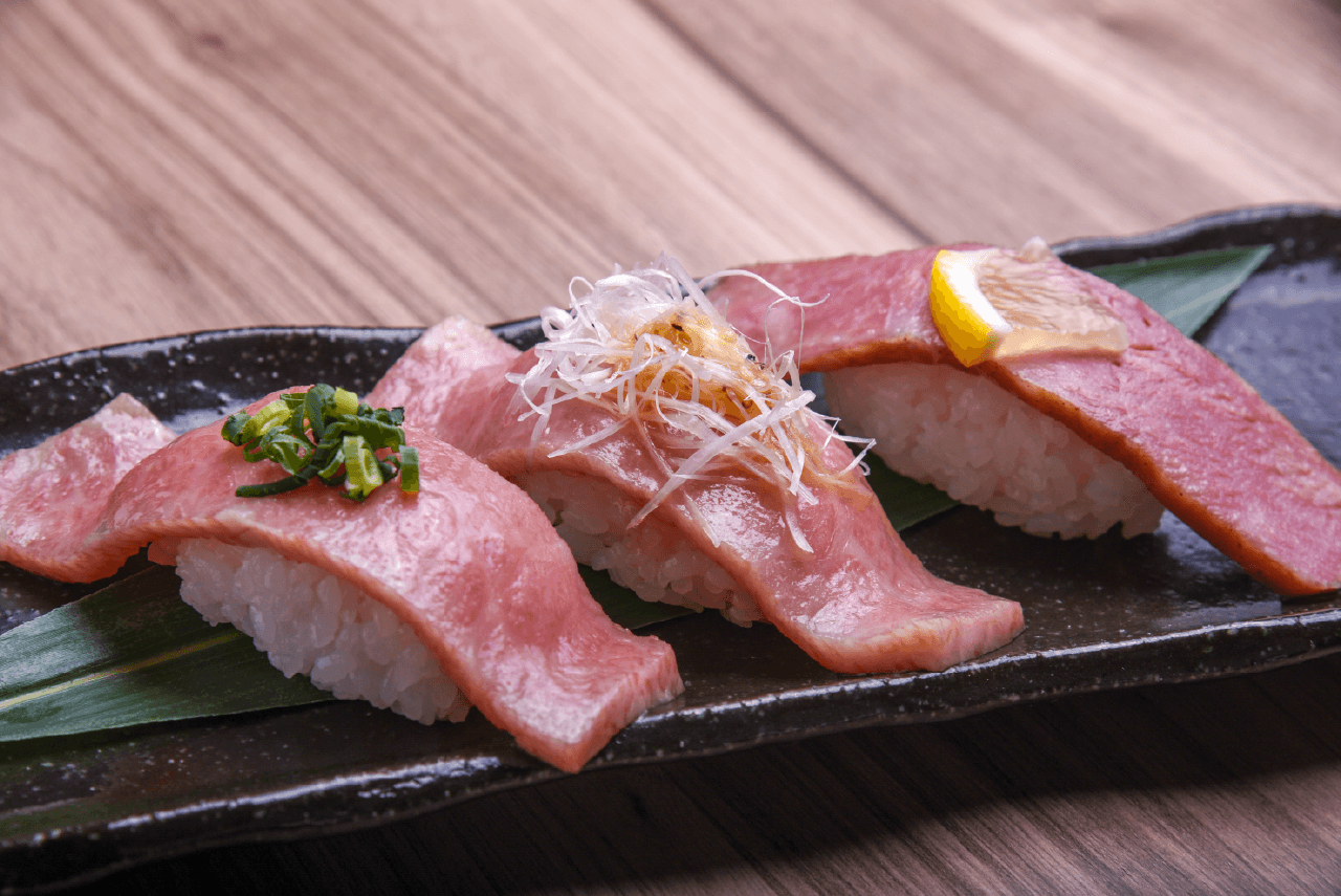 焼肉和牛将軍の大トロとローストビーフの盛り合わせ