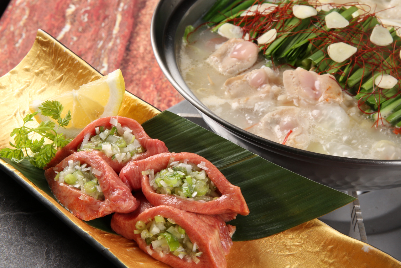 昇家 名物「もつ鍋」と「厚切り葱塩タン」