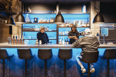 本町通りに新たなランドマーク誕生! 新たな〈BIRTH〉が賑わせる高山の夜。