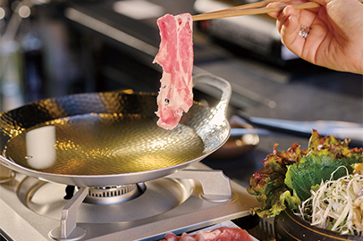 淡麗なスープが引き出す、肉の旨みを堪能する。